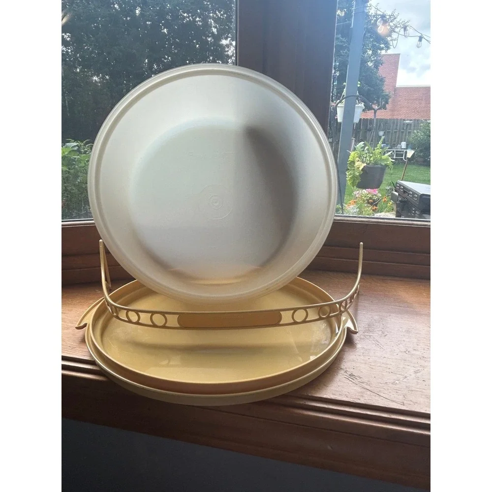 Vintage Tupperware Cake Taker Harvest Gold Round Carrier 1256 1257 1258 USA